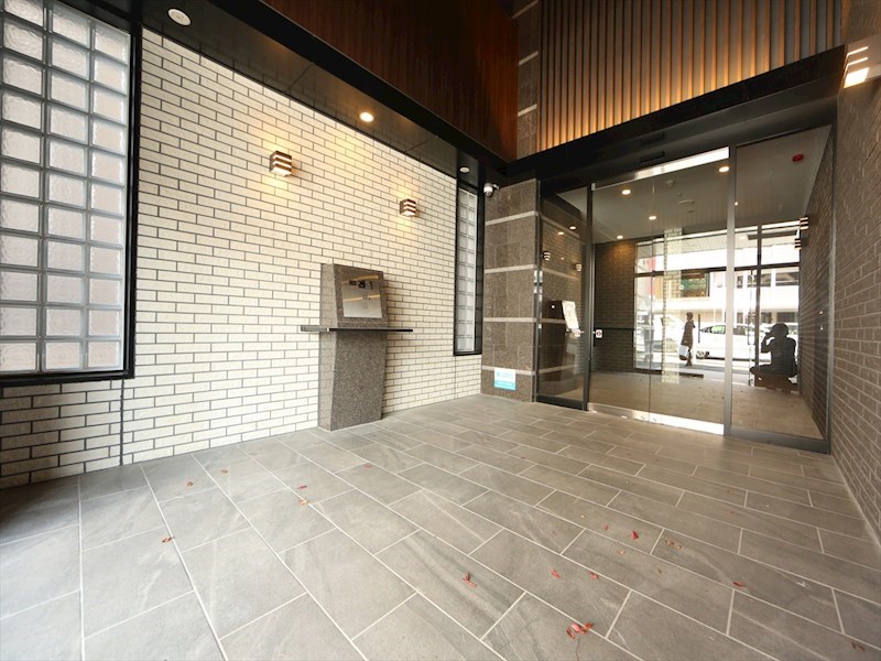 エントランス　エントランス　オートロック　宅配ＢＯＸ　防犯カメラ