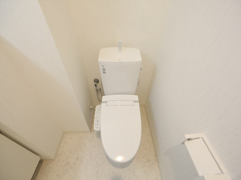 トイレ　温水洗浄暖房便座付トイレ