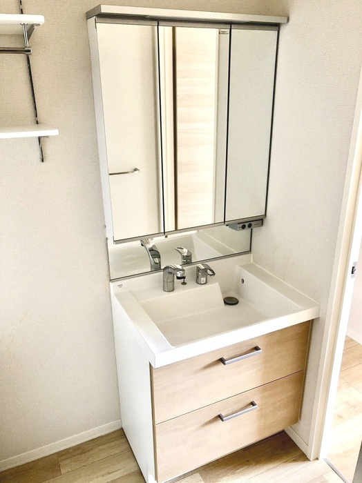 洗面設備　※写真は同型タイプ、現況優先。