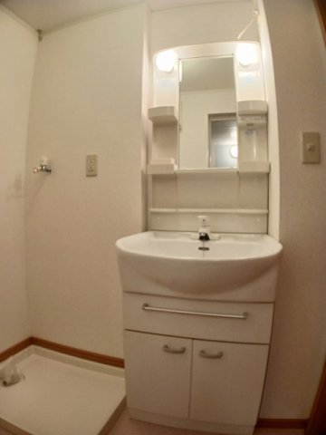 洗面設備　スペースが確保できる洗面所です