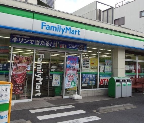 コンビニ　ファミリーマート新丸子駅東店（コンビニ）まで50m