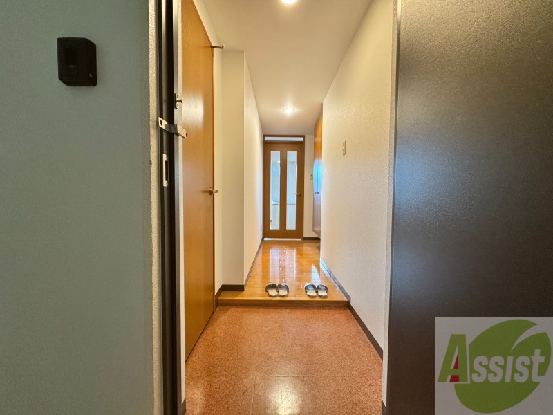 玄関　玄関の様子です。明るい印象ですね。気分もあがりそう。