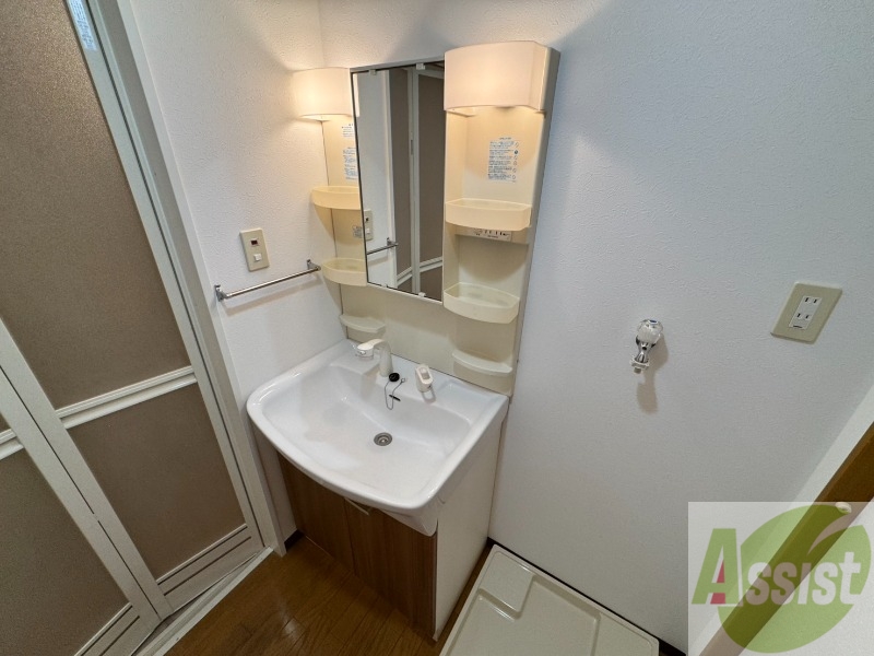 洗面設備　シャンプードレッサー。身支度はここでばっちりですね。