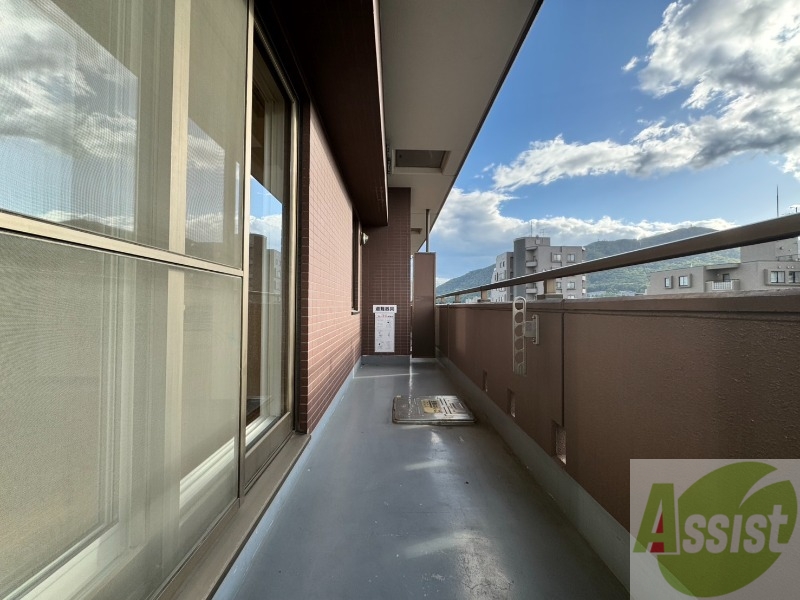 バルコニー　バルコニーは幅があり、広い印象を受けました。