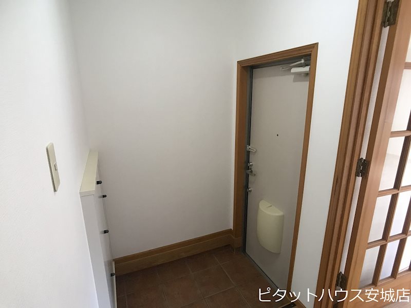 玄関　参考写真１０２（反転タイプ）