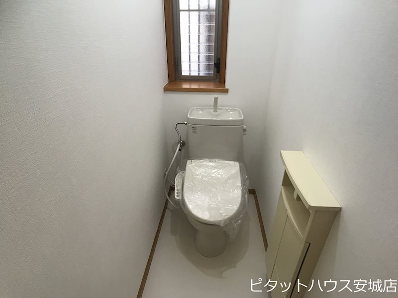 トイレ　参考写真１０２（反転タイプ）