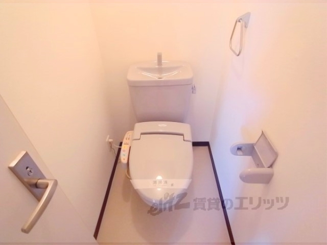 トイレ　トイレにはウォシュレットが付いています。