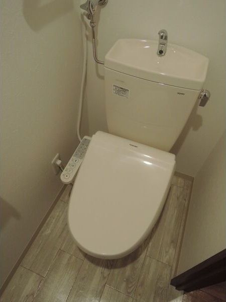 トイレ　※写真は別号室です。