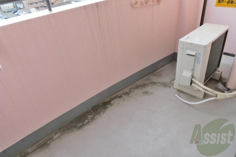 バルコニー　広いバルコニーは洗濯物はもちろん、お布団もご一緒に。