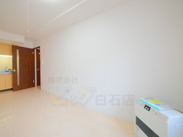 居室・リビング　陽当り良好で明るいリビングです♪