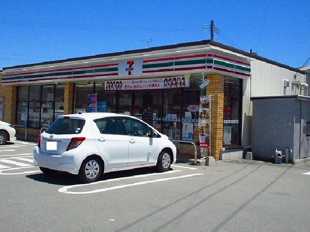 コンビニ　セブンイレブン（コンビニ）まで800m