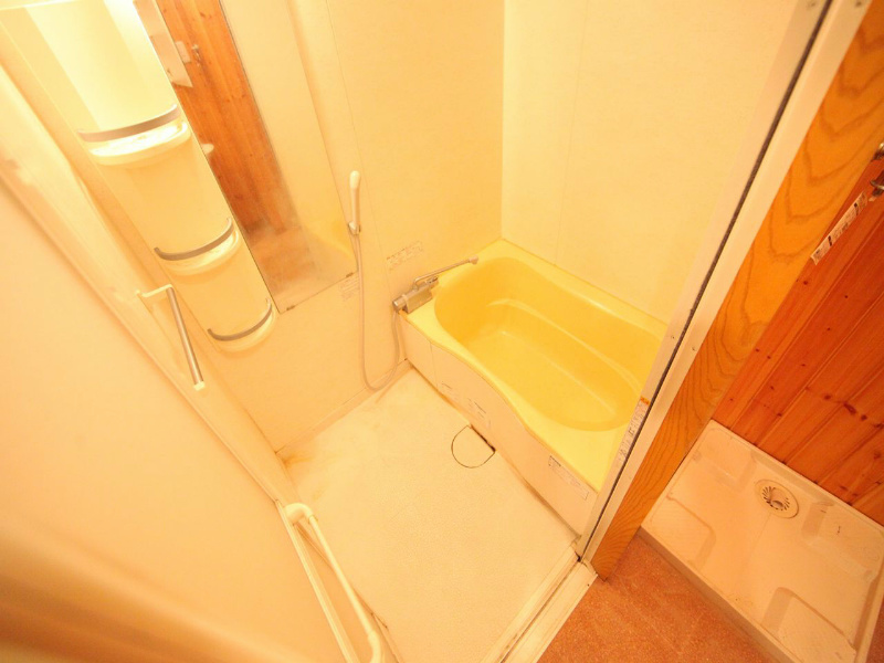 バス・シャワールーム　バスルーム（お風呂トイレ別）窓付（換気良好）