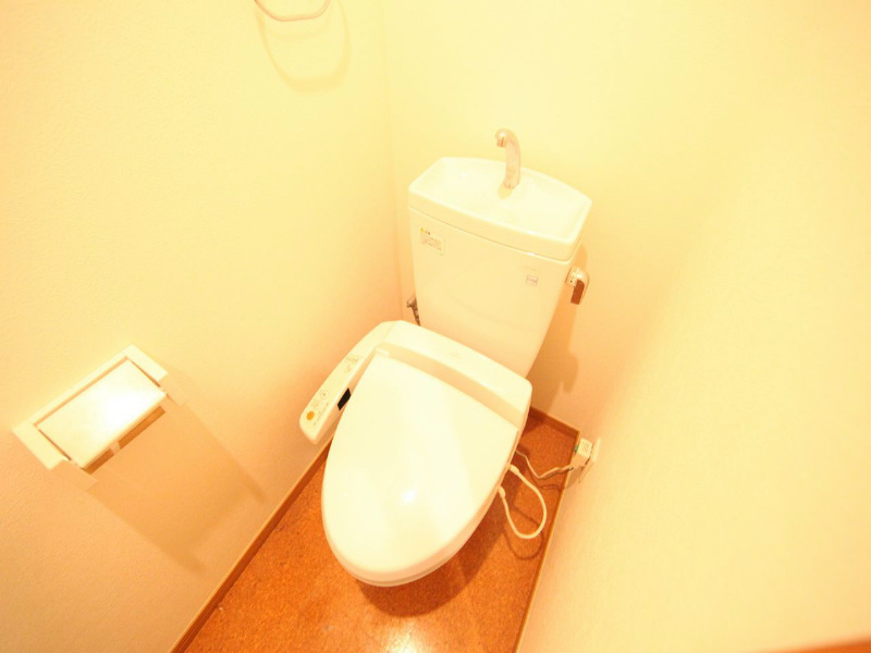 トイレ　温水洗浄暖房便座付トイレ