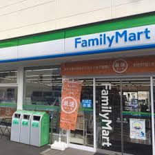 コンビニ　ファミリーマート下馬駒沢通り店（コンビニ）まで232m