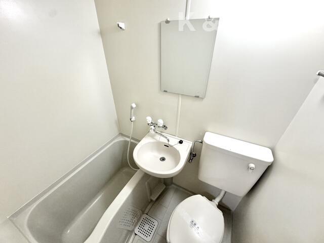 バス・シャワールーム　コンパクトで使いやすいお風呂です