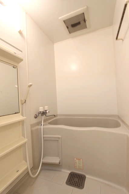 バス・シャワールーム　同物件別号室のものです。