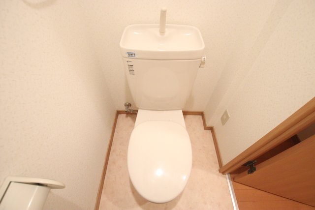 トイレ　※別室の参考写真の為、現況優先です。