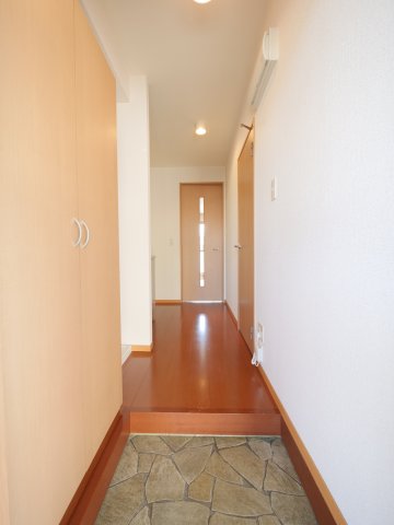 玄関　※写真は別の部屋のものです。