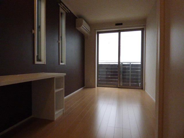 居室・リビング　アクセントクロスでおしゃれなお部屋♪