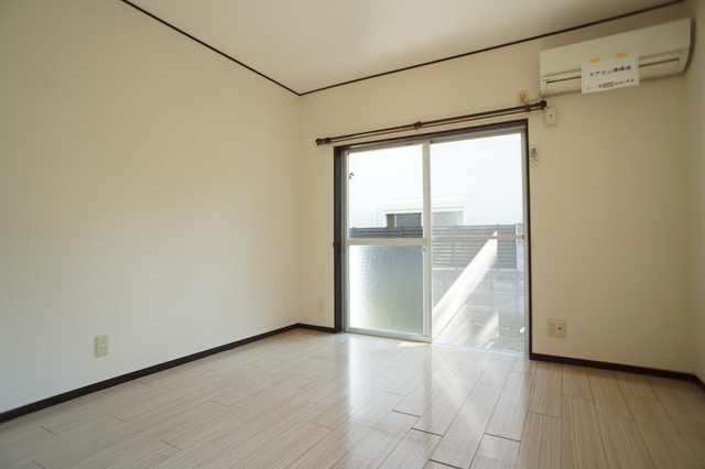 居室・リビング　やわらかい雰囲気を醸し出してくれるクッションフロアです☆