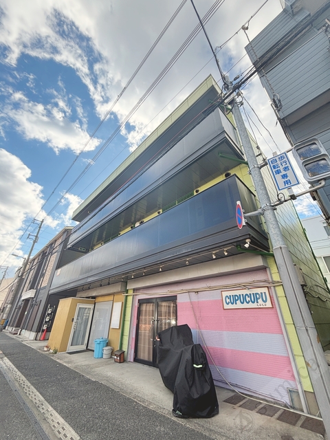 建物外観　鉄骨造の建物になります♪♪