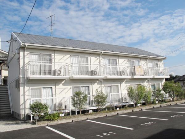 建物外観　2階建ての外観