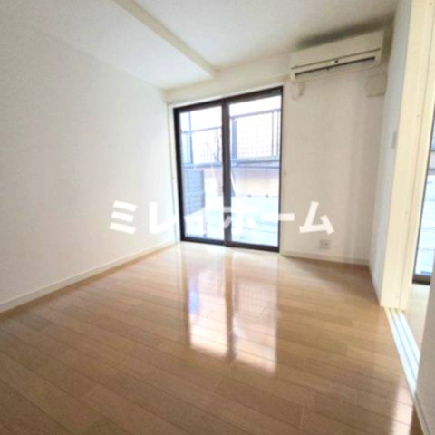 居室・リビング　同建物内、別のお部屋の参考写真になります。