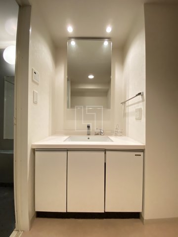 洗面設備　レジディア心斎橋ウエスト　独立洗面台