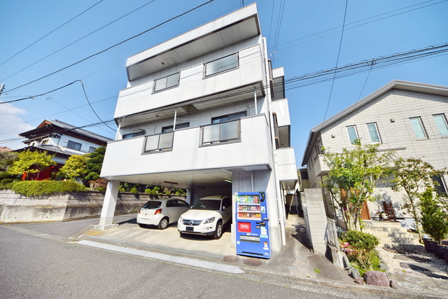 建物外観　～青い空、白い雲っ～