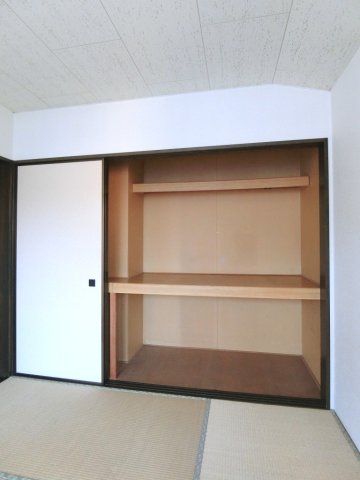 収納　押入れ