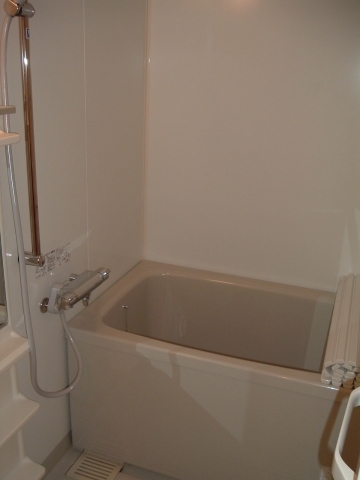 バス・シャワールーム　お風呂・トイレ別のセパレートはいいですね。