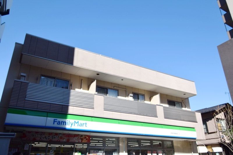 コンビニ　ファミリーマート新宿税務署通り店（コンビニ）まで80m