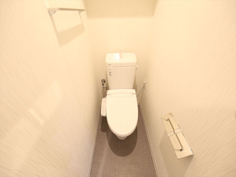 トイレ　温水洗浄暖房便座付トイレ