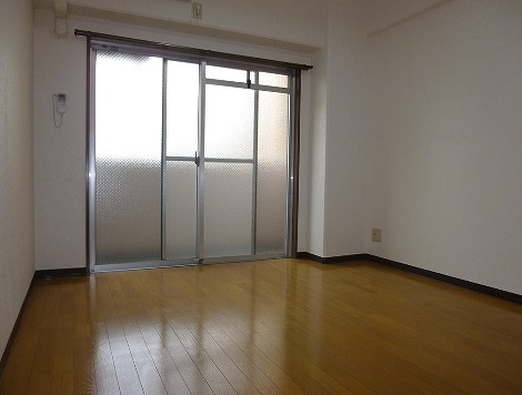 居室・リビング　フローリングの洋室です♪