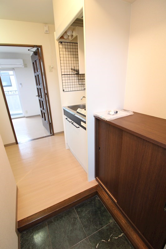 玄関　※参考写真