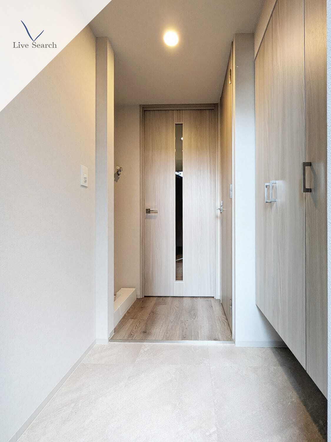 玄関　Alivis九条　玄関