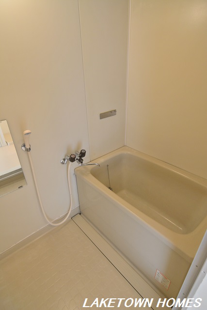 バス・シャワールーム　追い焚き機能付きの浴室です。