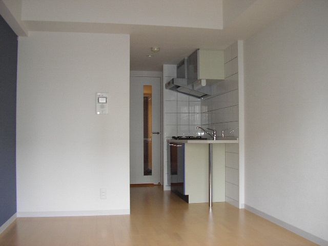 居室・リビング　写真は同マンションの別の部屋のものです。