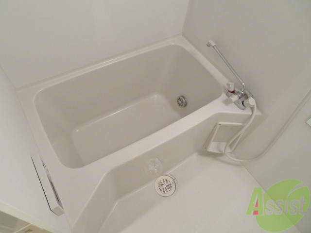 バス・シャワールーム　こちらはお風呂。一日の疲れをここで癒してください。