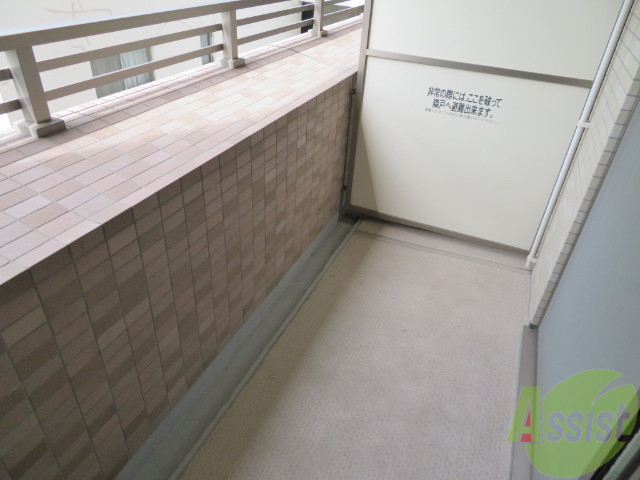 バルコニー　バルコニーは幅があり、広い印象を受けました。