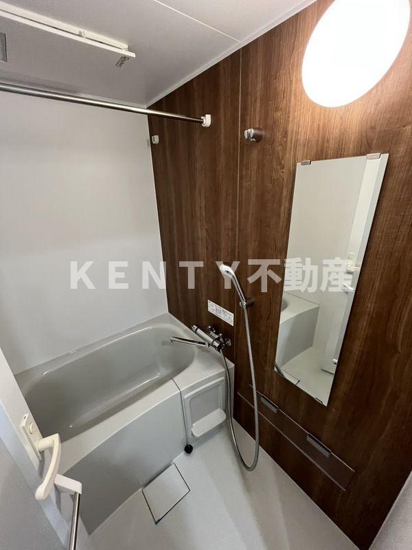 バス・シャワールーム　コンパクトで使いやすいお風呂です