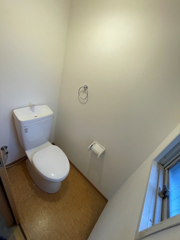 トイレ　バストイレ独立設計