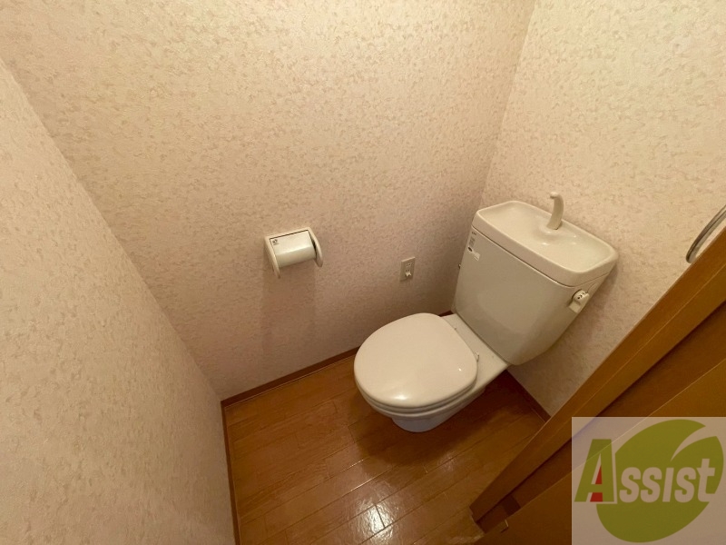 トイレ　こちらはトイレです。清潔感があり、安心して使用できます。