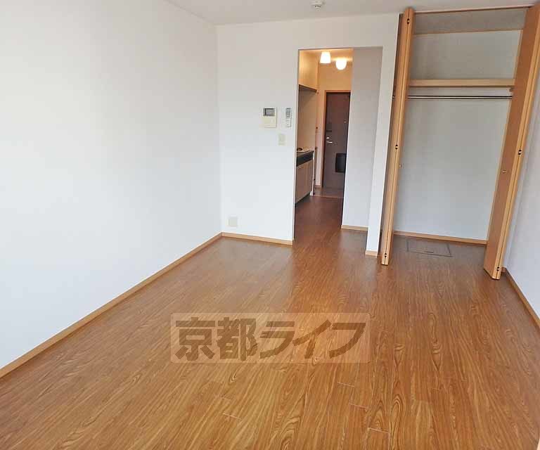 居室・リビング　使いやすいフローリングのお部屋です