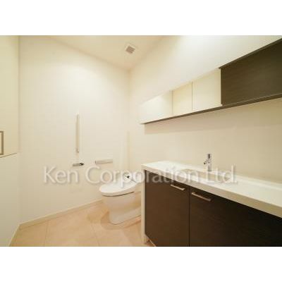 トイレ　同タイプ46階のお部屋を撮影。仕様が異なることがあります。