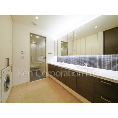 洗面設備　同タイプ46階のお部屋を撮影。仕様が異なることがあります。