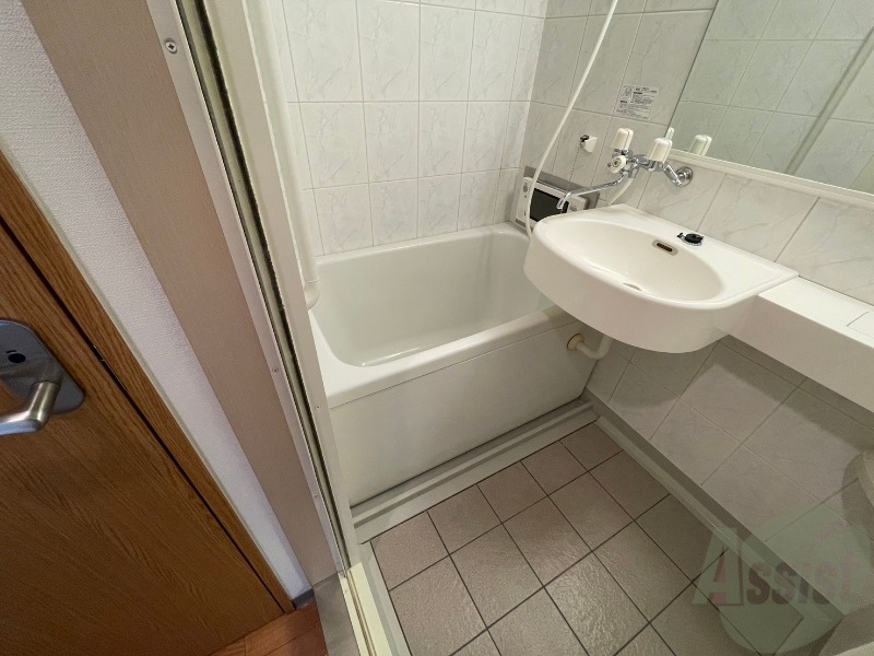 バス・シャワールーム　お風呂になります。一日の疲れを癒してくださいね。