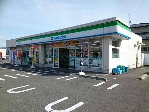 コンビニ　ファミリーマート東松島中央店（コンビニ）まで400m