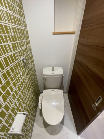 トイレ　温水洗浄便座付き