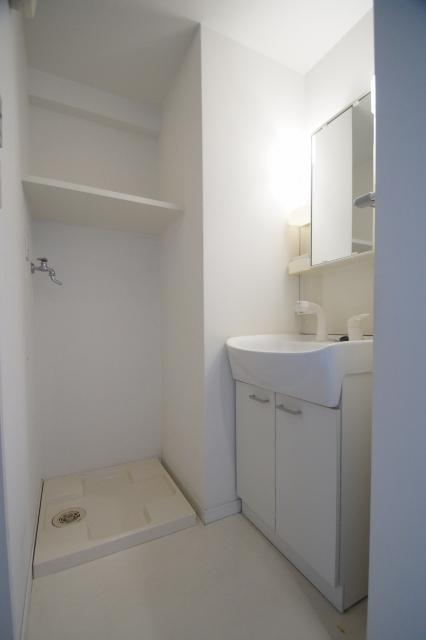 洗面設備　スペースが確保できる洗面所です